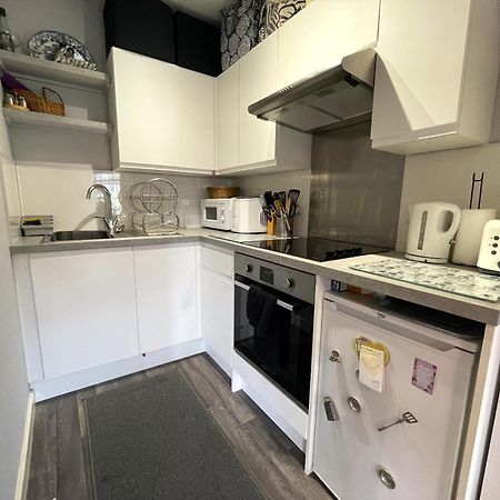 Snug Studio Apartment In Central Location ブリストル エクステリア 写真