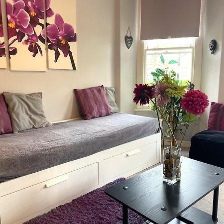Snug Studio Apartment In Central Location ブリストル エクステリア 写真