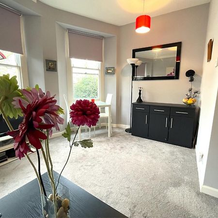 Snug Studio Apartment In Central Location ブリストル エクステリア 写真